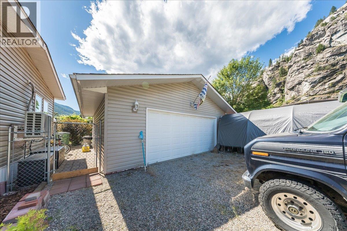 1026 Horcoff Road - 32