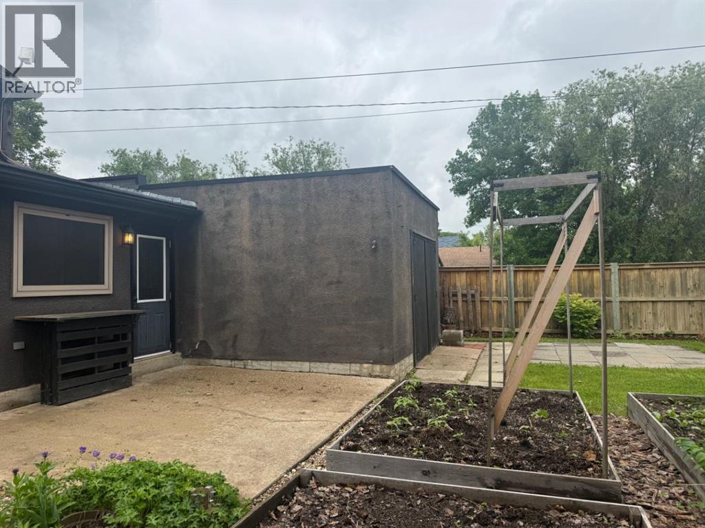 4817 53 Avenue — photo 42