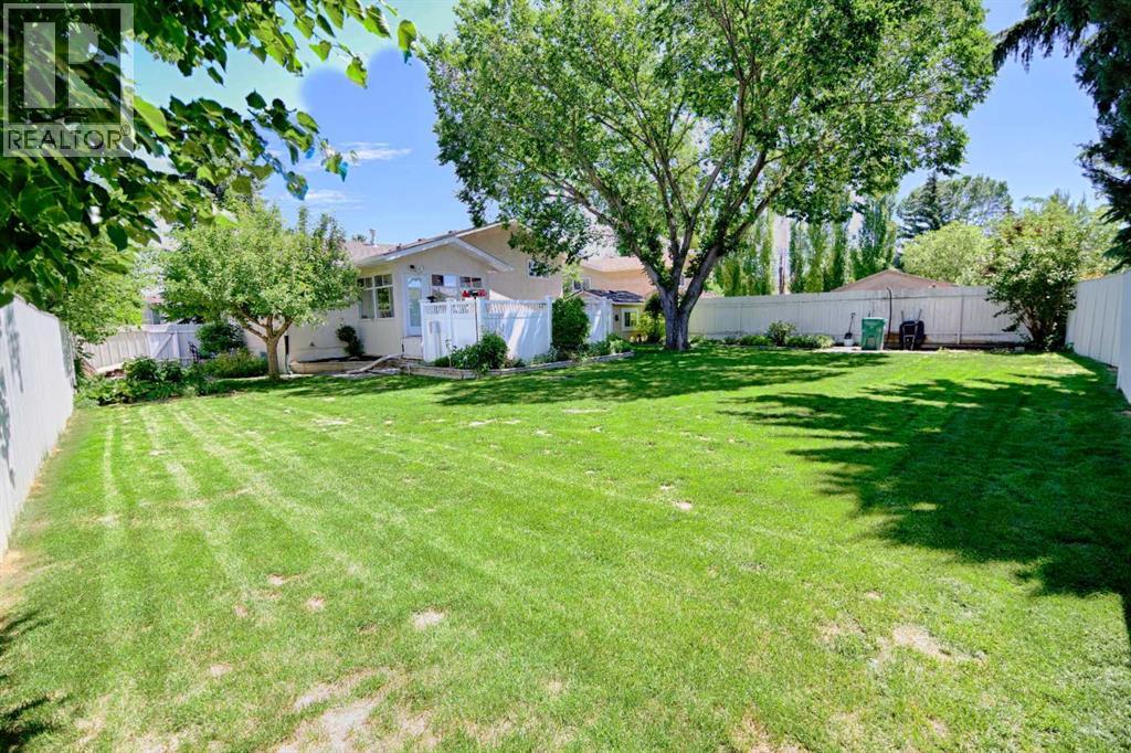 14 Mt Brazeau Road W — photo 37