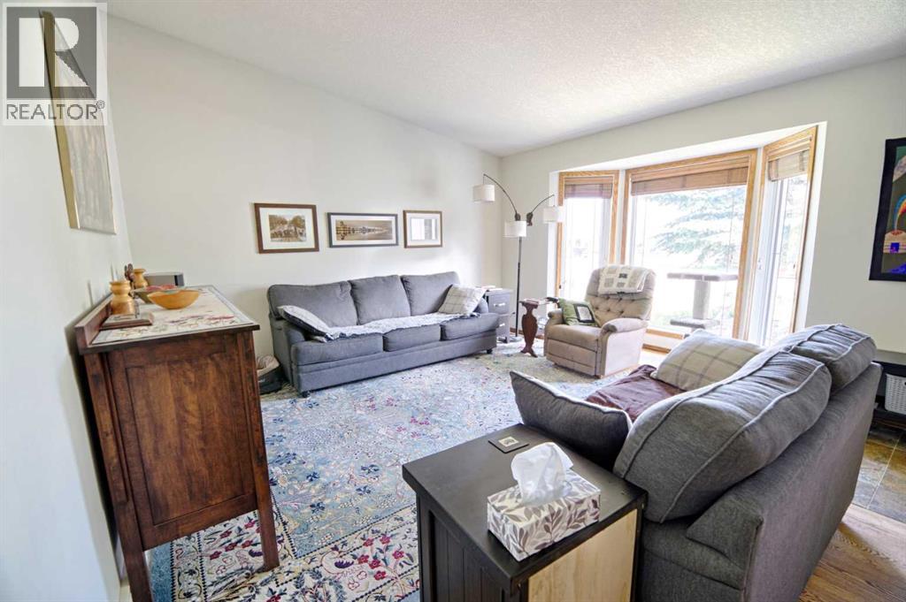 14 Mt Brazeau Road W — photo 7