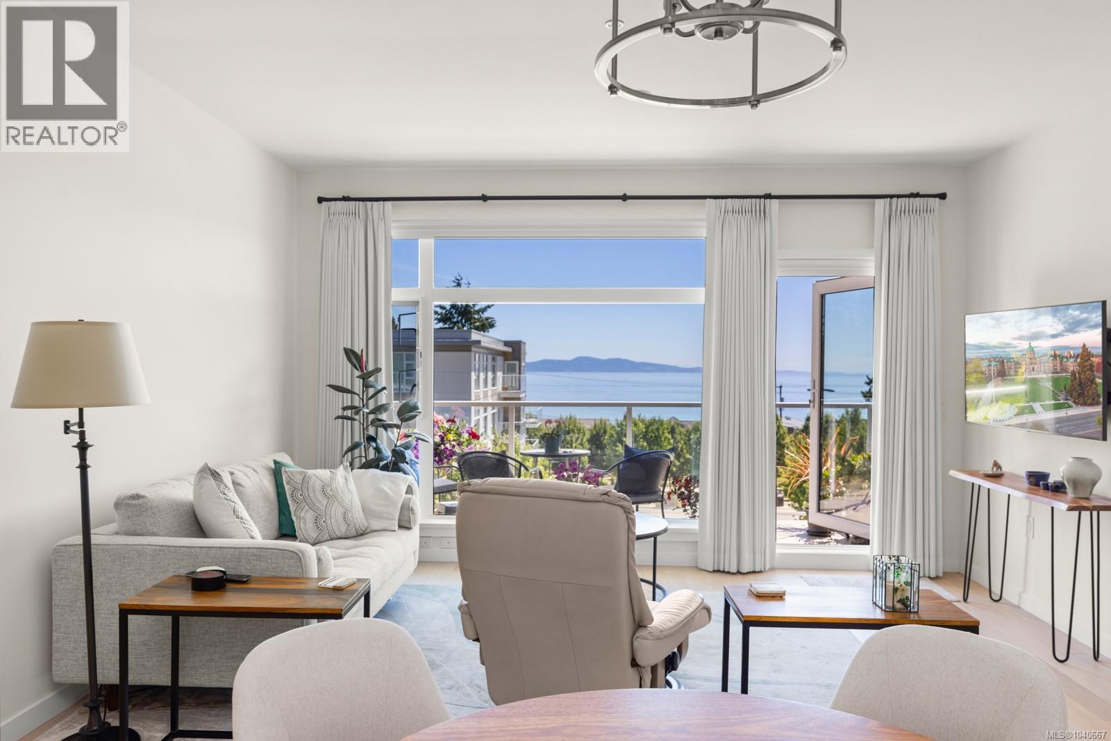 305 5120 Cordova Bay Road, Saanich