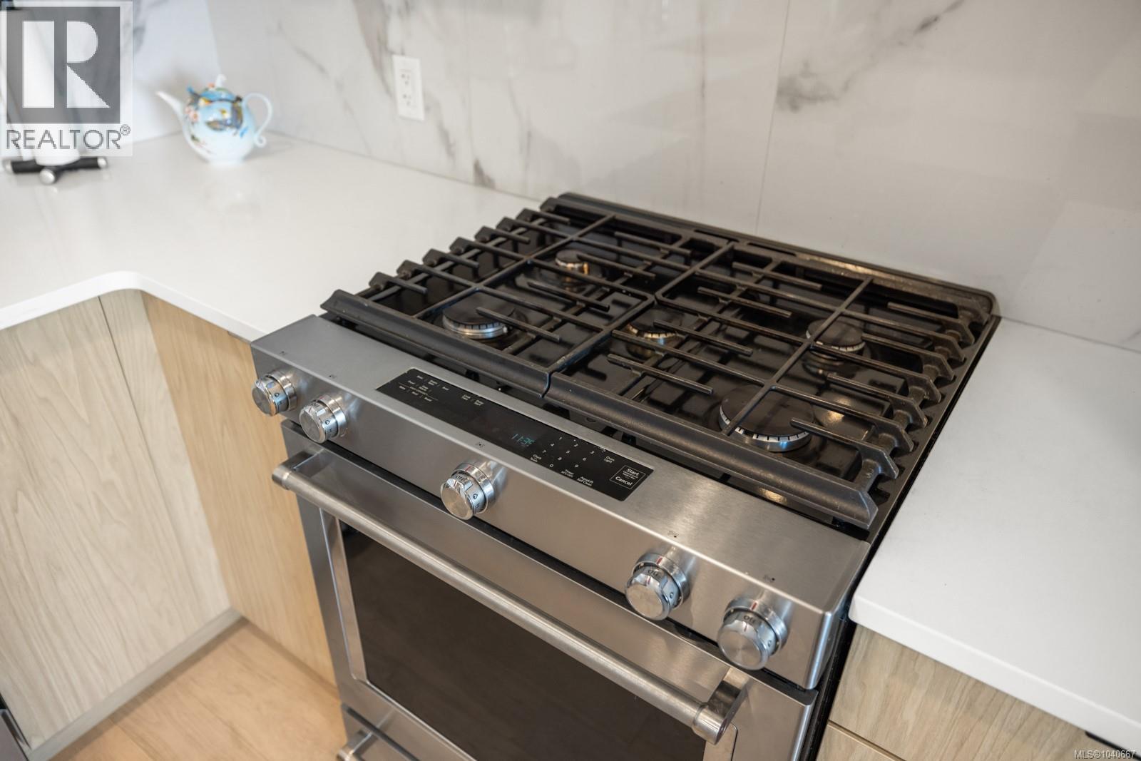 305 5120 Cordova Bay Road, Saanich