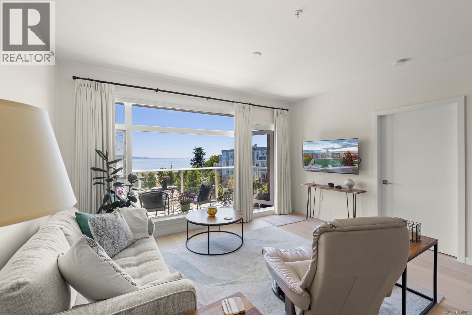 305 5120 Cordova Bay Road, Saanich