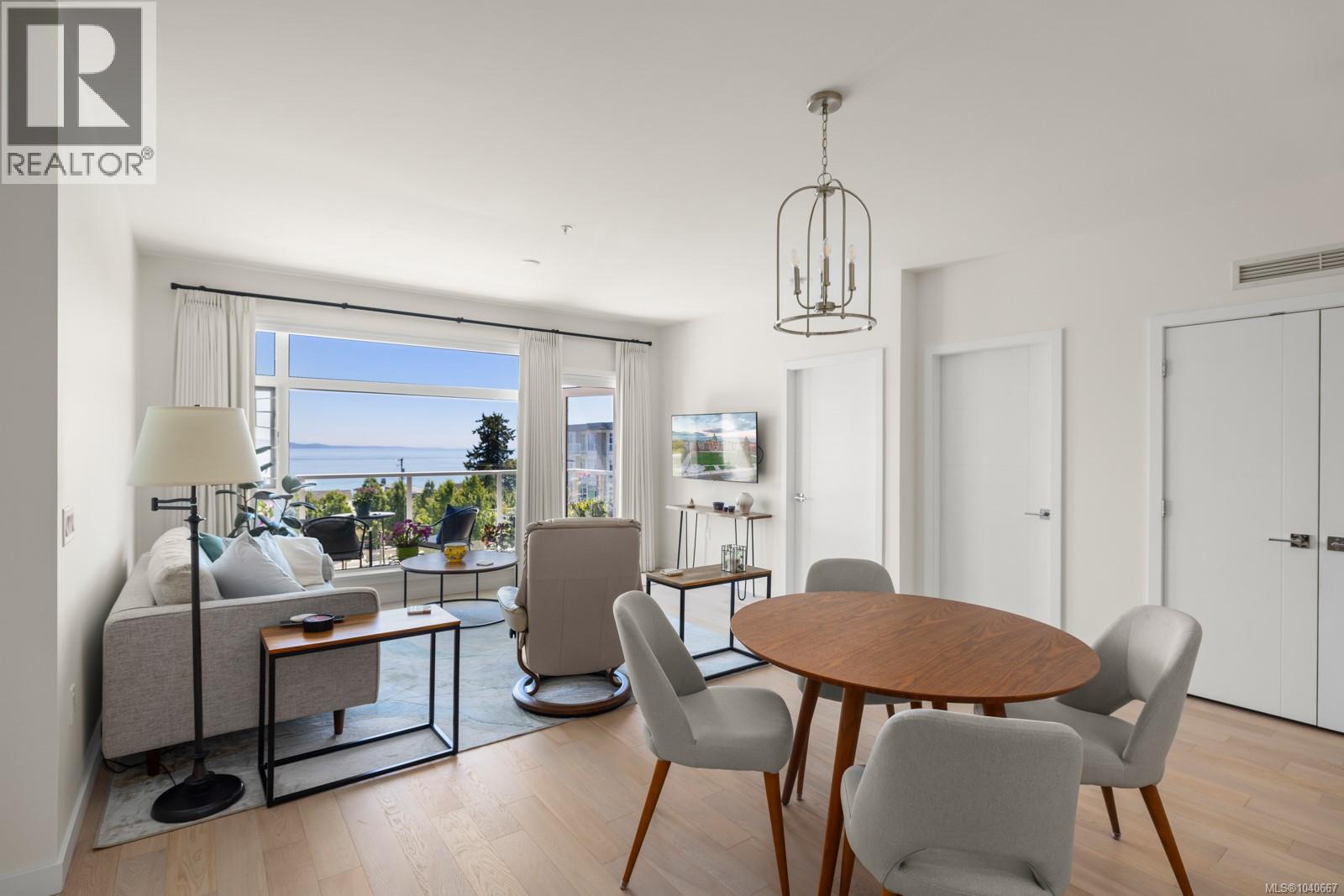 305 5120 Cordova Bay Road, Saanich
