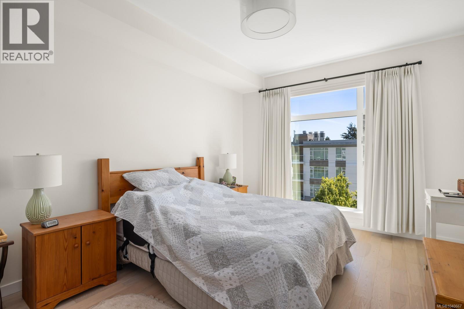 305 5120 Cordova Bay Road, Saanich