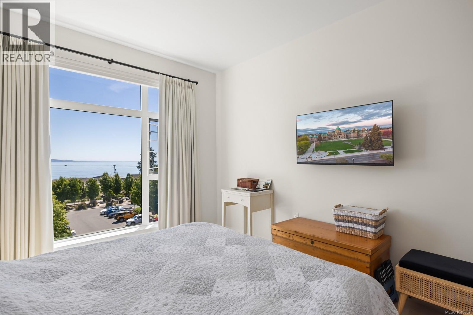 305 5120 Cordova Bay Road, Saanich