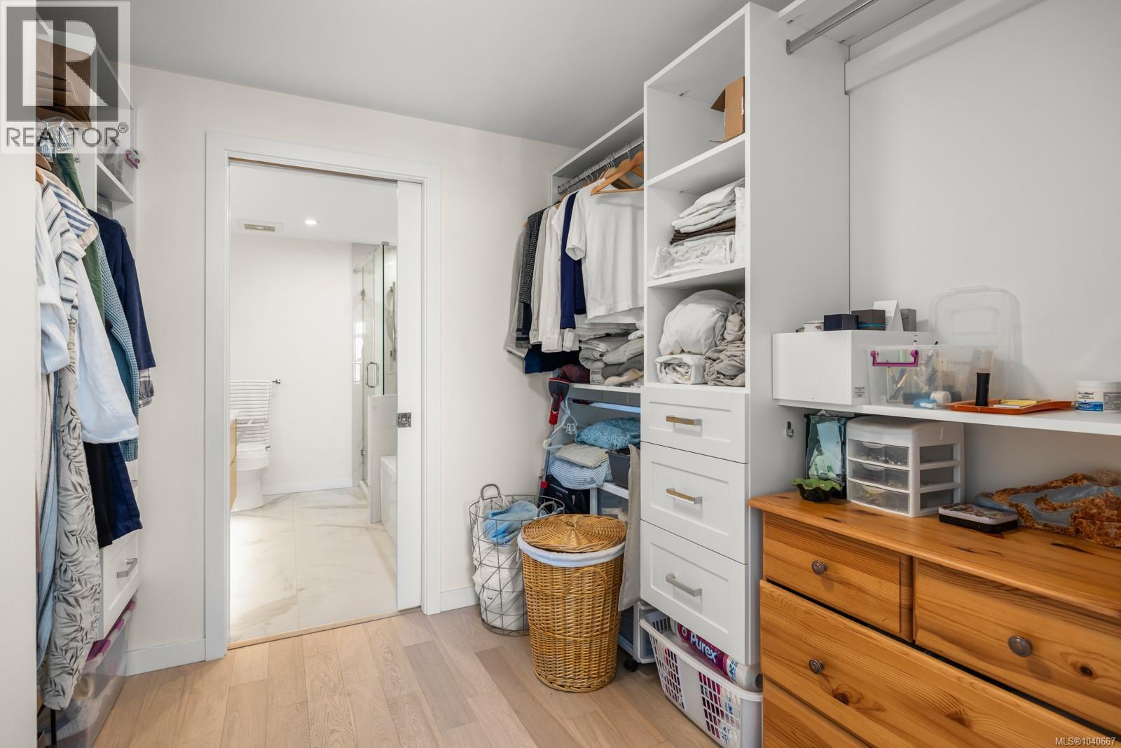 305 5120 Cordova Bay Road, Saanich