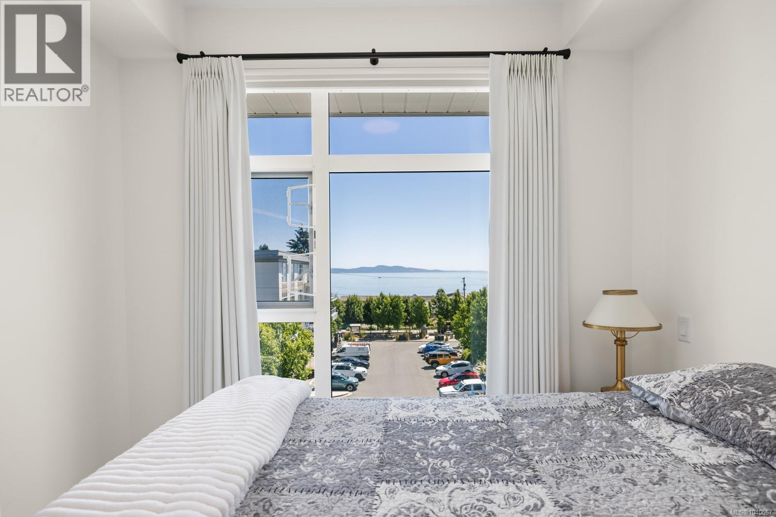 305 5120 Cordova Bay Road, Saanich