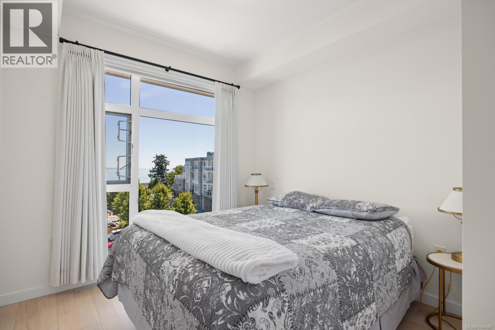 305 5120 Cordova Bay Road, Saanich
