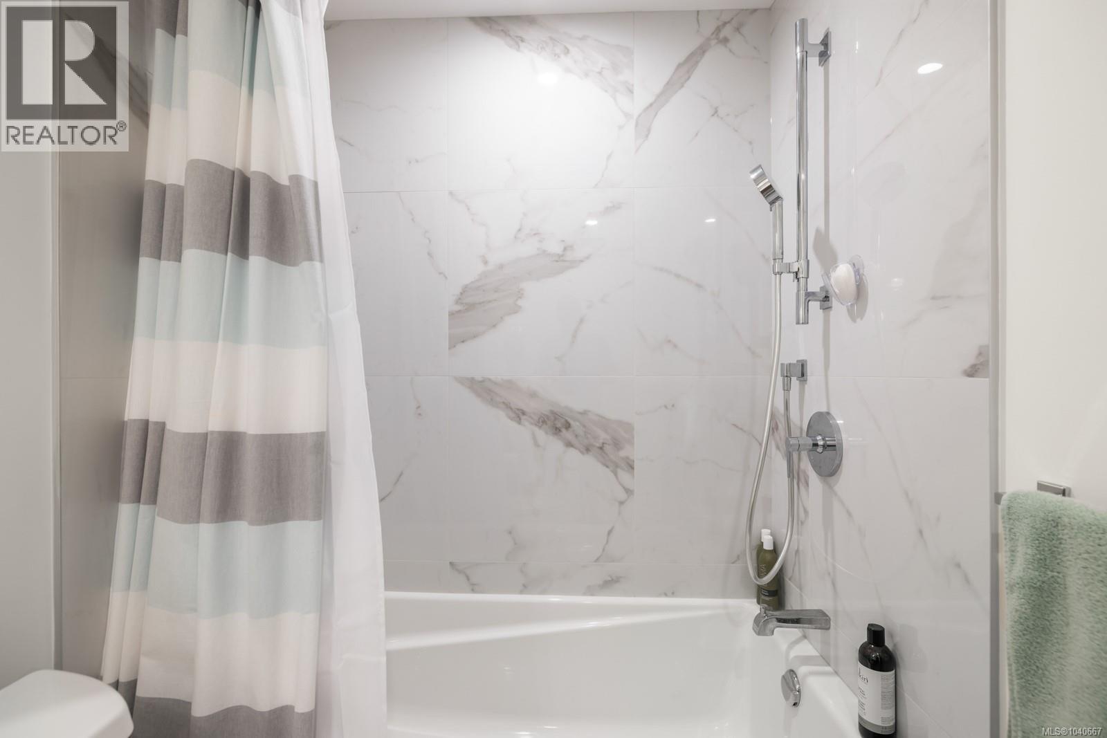 305 5120 Cordova Bay Road, Saanich
