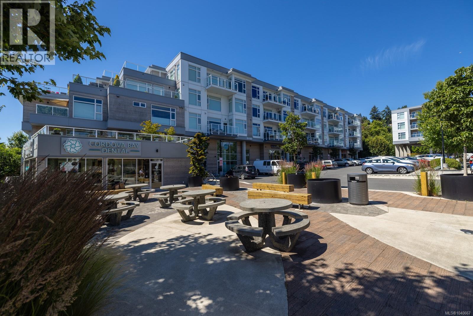 305 5120 Cordova Bay Road, Saanich