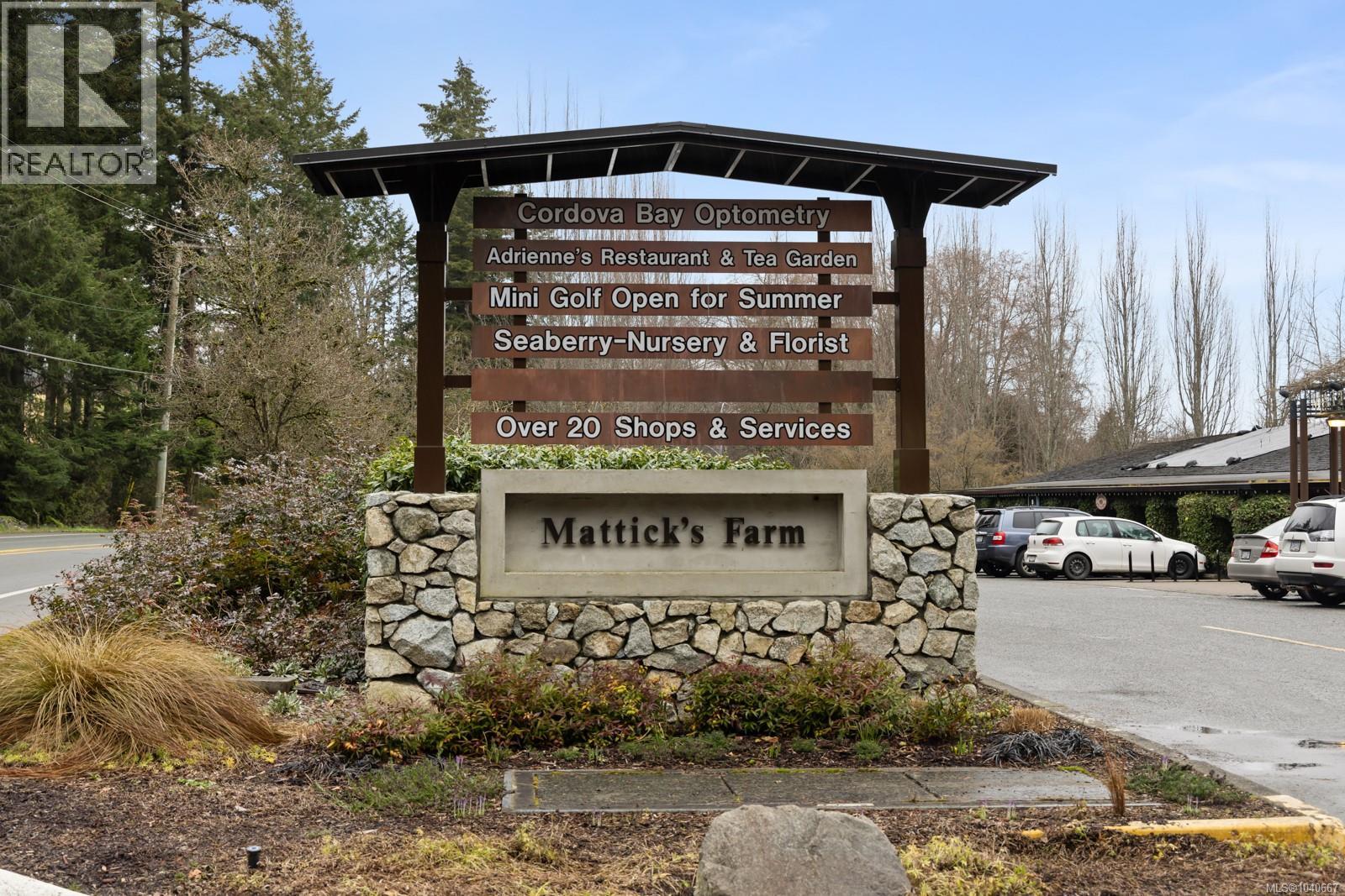 305 5120 Cordova Bay Road, Saanich