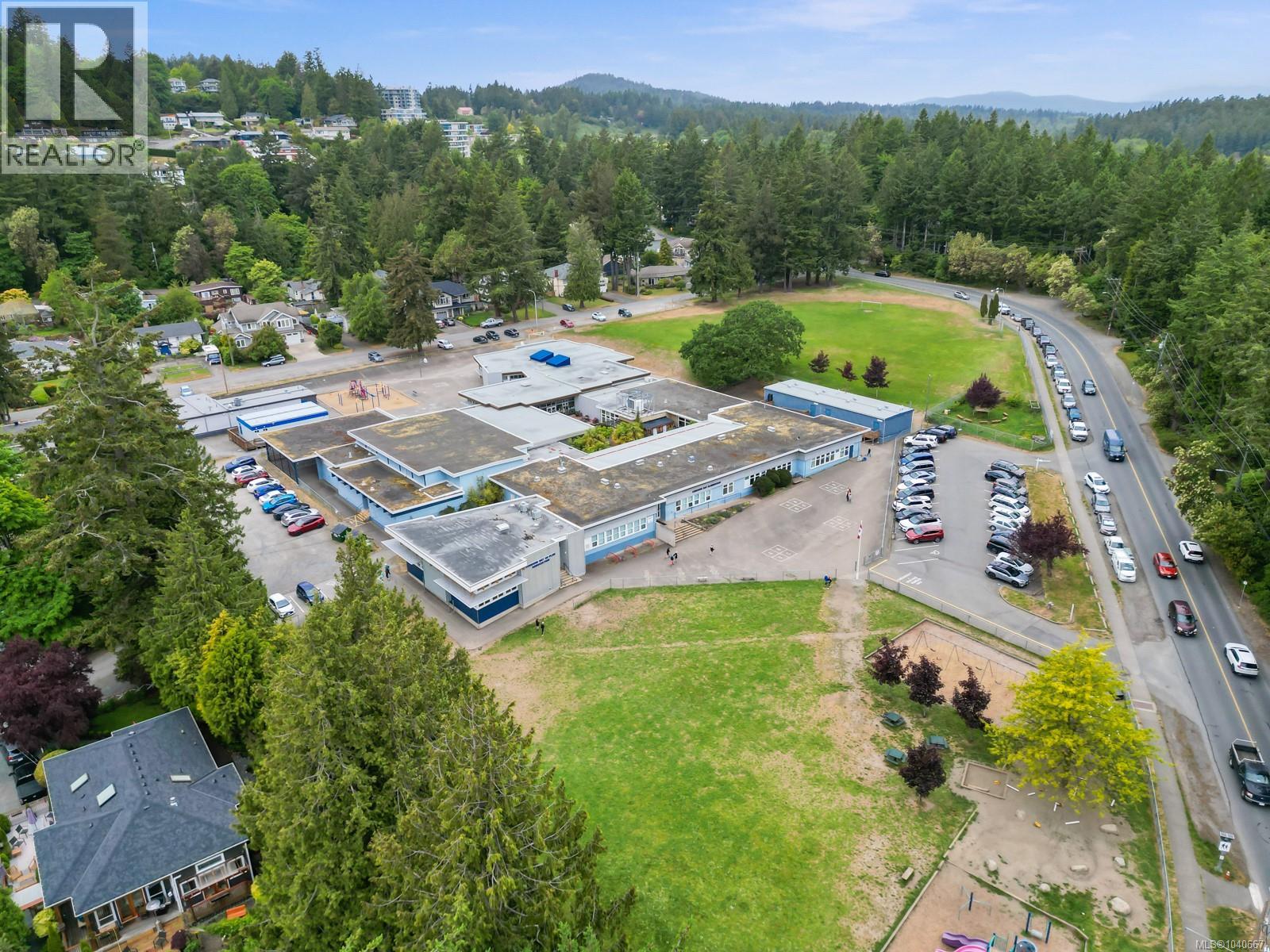 305 5120 Cordova Bay Road, Saanich