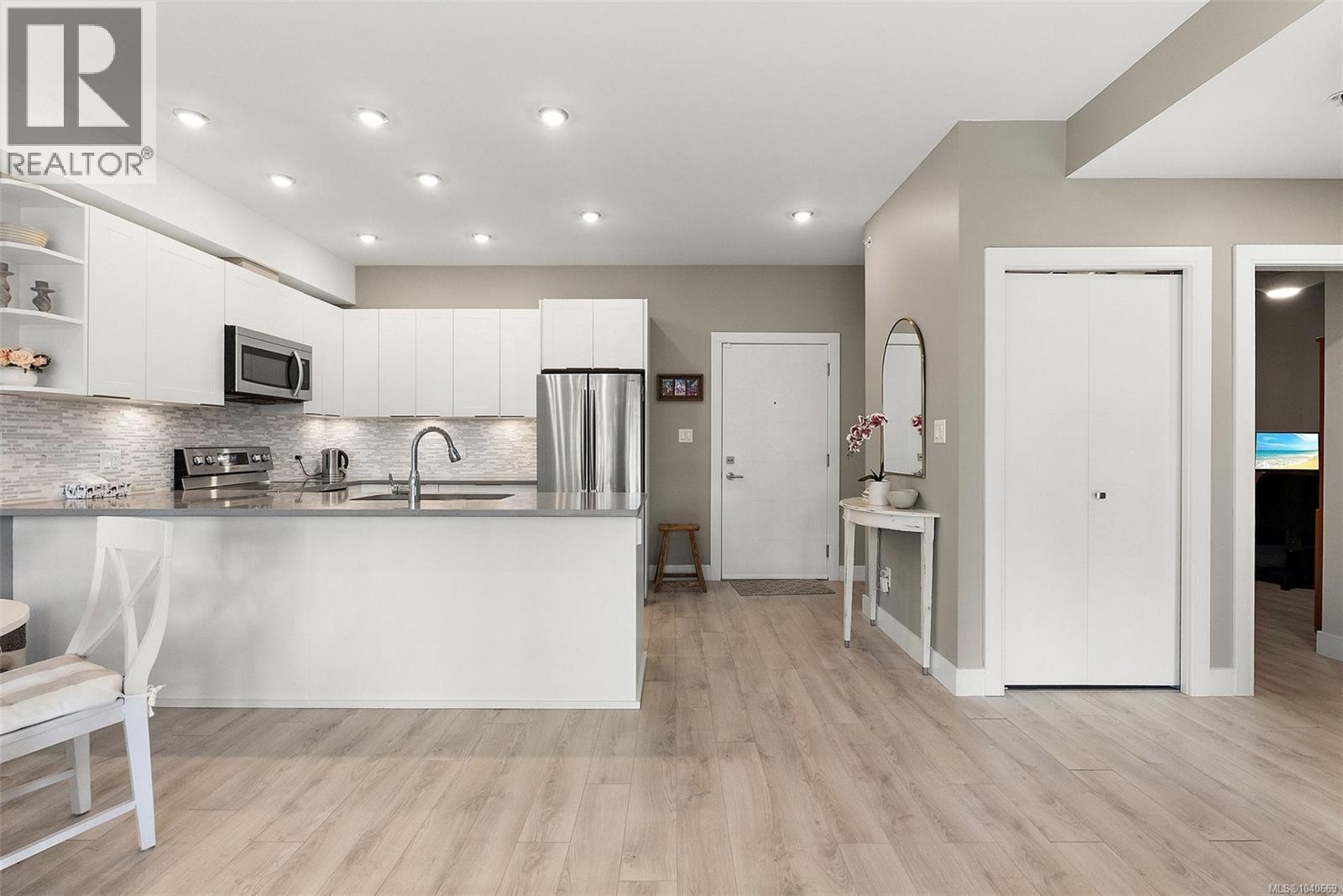 402 1531 Elford Street, Victoria