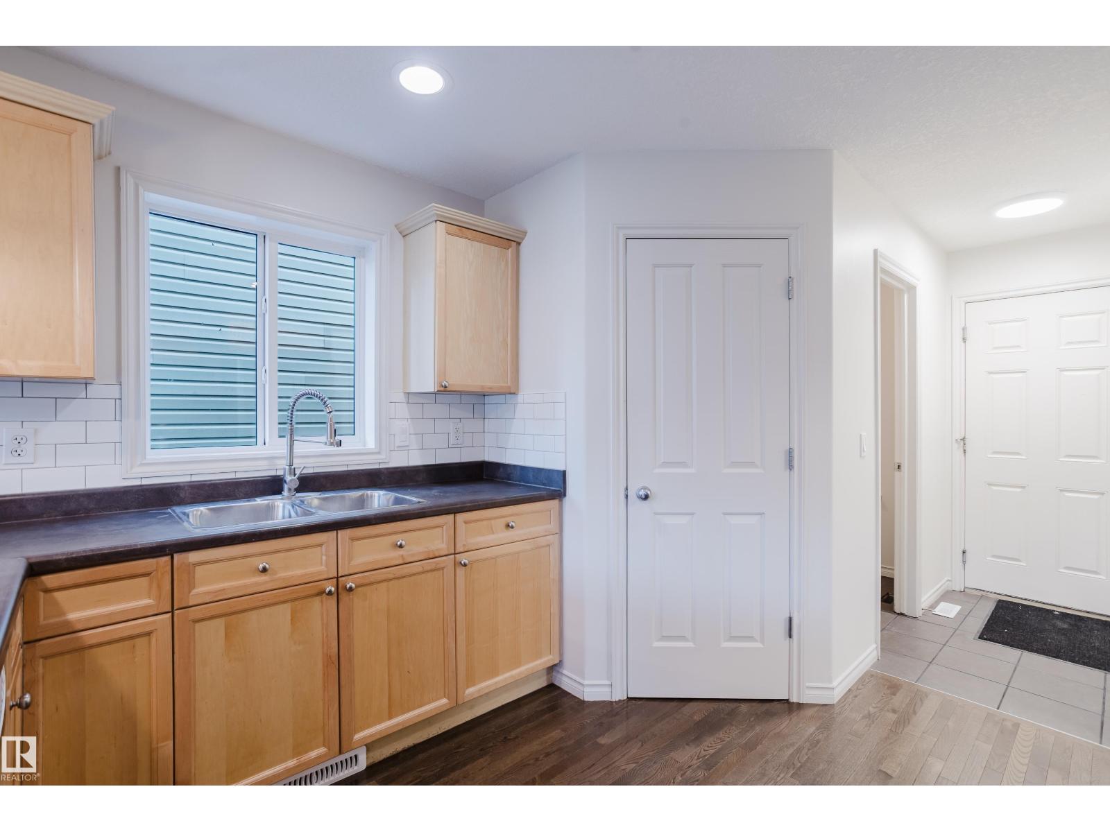 4607 205 ST NW — photo 15