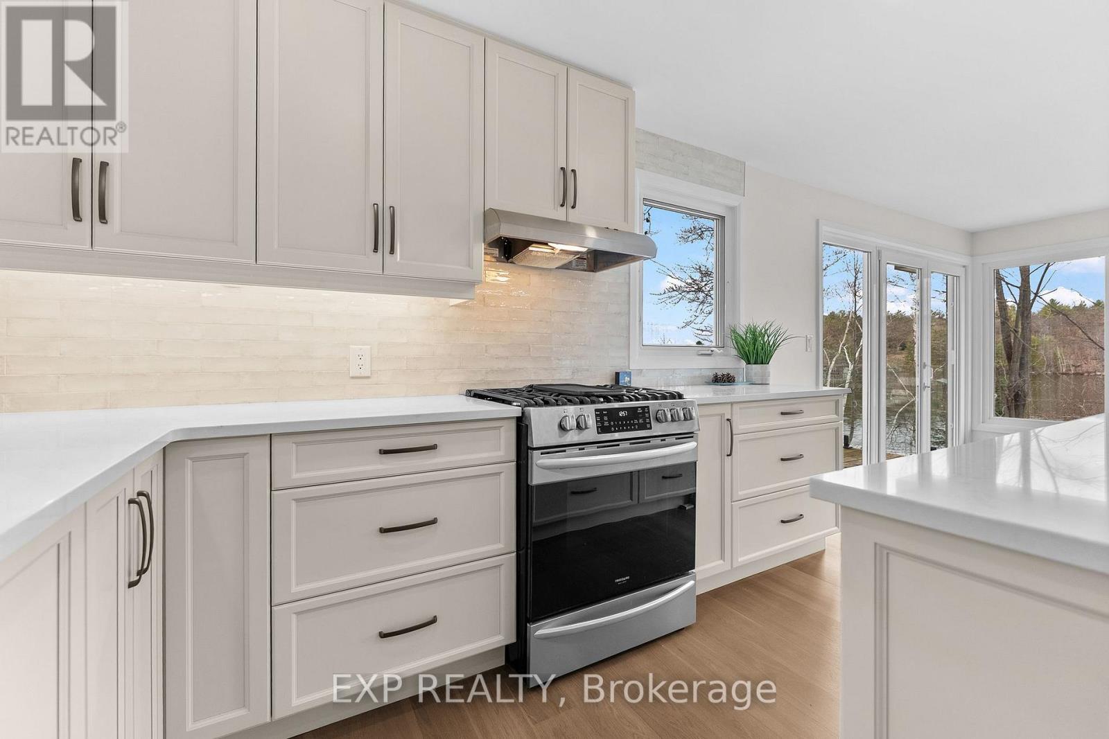 59 STRACK LANE - 16