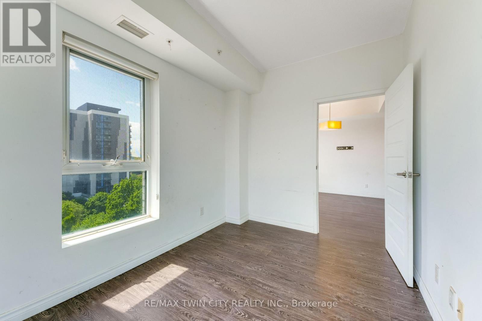 #802 158 KING STREET N - Image 9