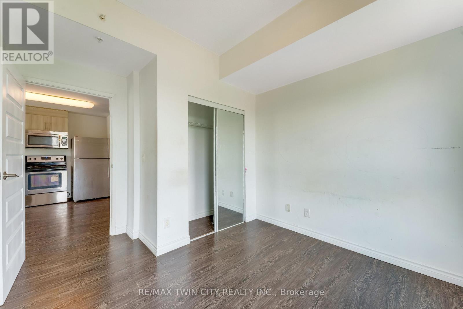 #802 158 KING STREET N - Image 14
