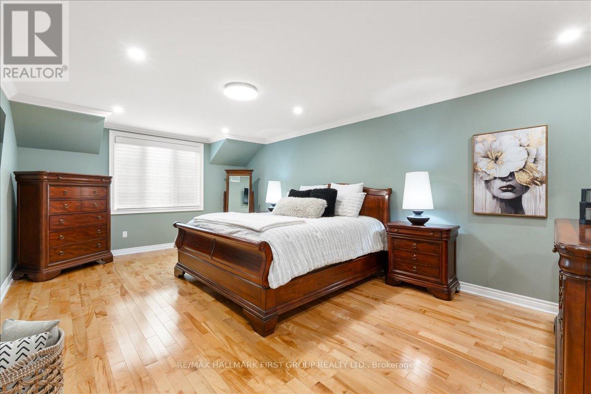 465 ROUGEMOUNT DRIVE - 21