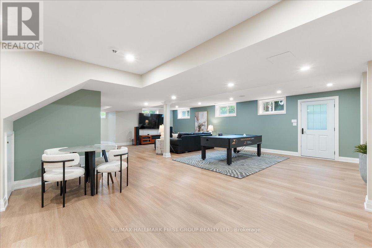 465 ROUGEMOUNT DRIVE - 30