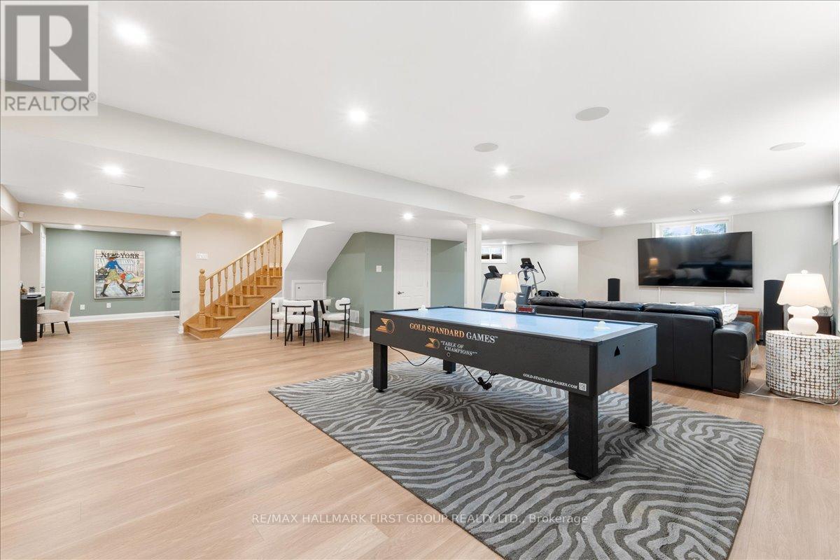465 ROUGEMOUNT DRIVE - 31