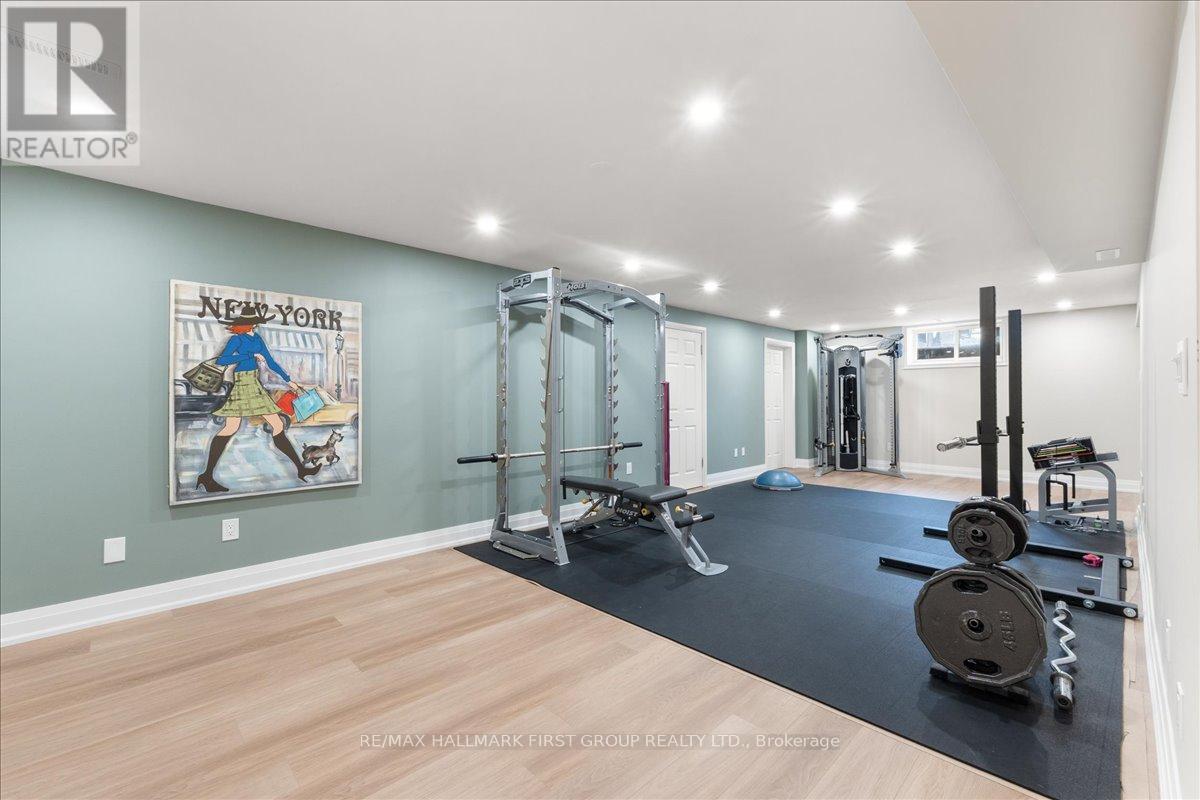 465 ROUGEMOUNT DRIVE - 35