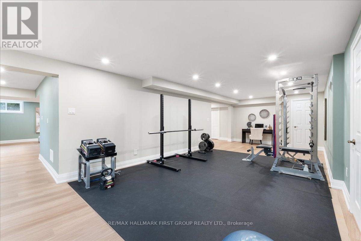 465 ROUGEMOUNT DRIVE - 36