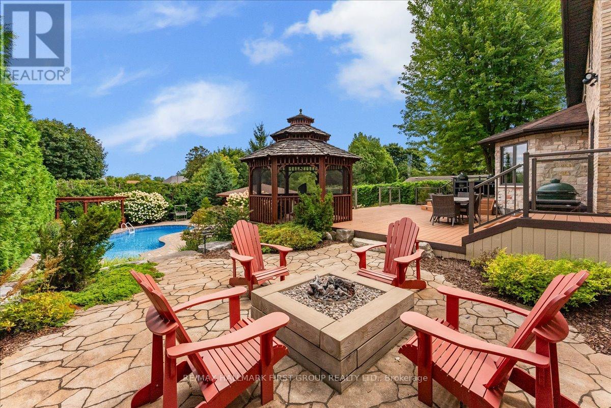 465 ROUGEMOUNT DRIVE - 39