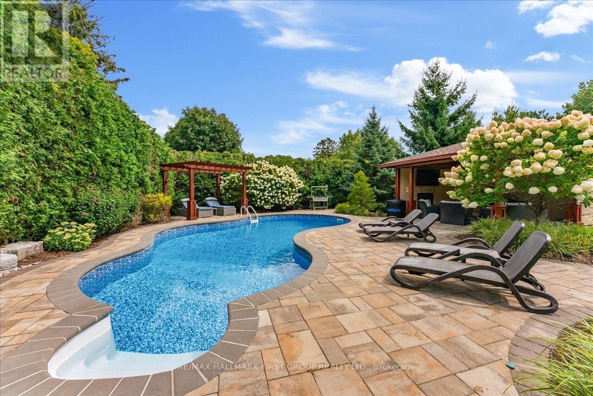 465 ROUGEMOUNT DRIVE - 41
