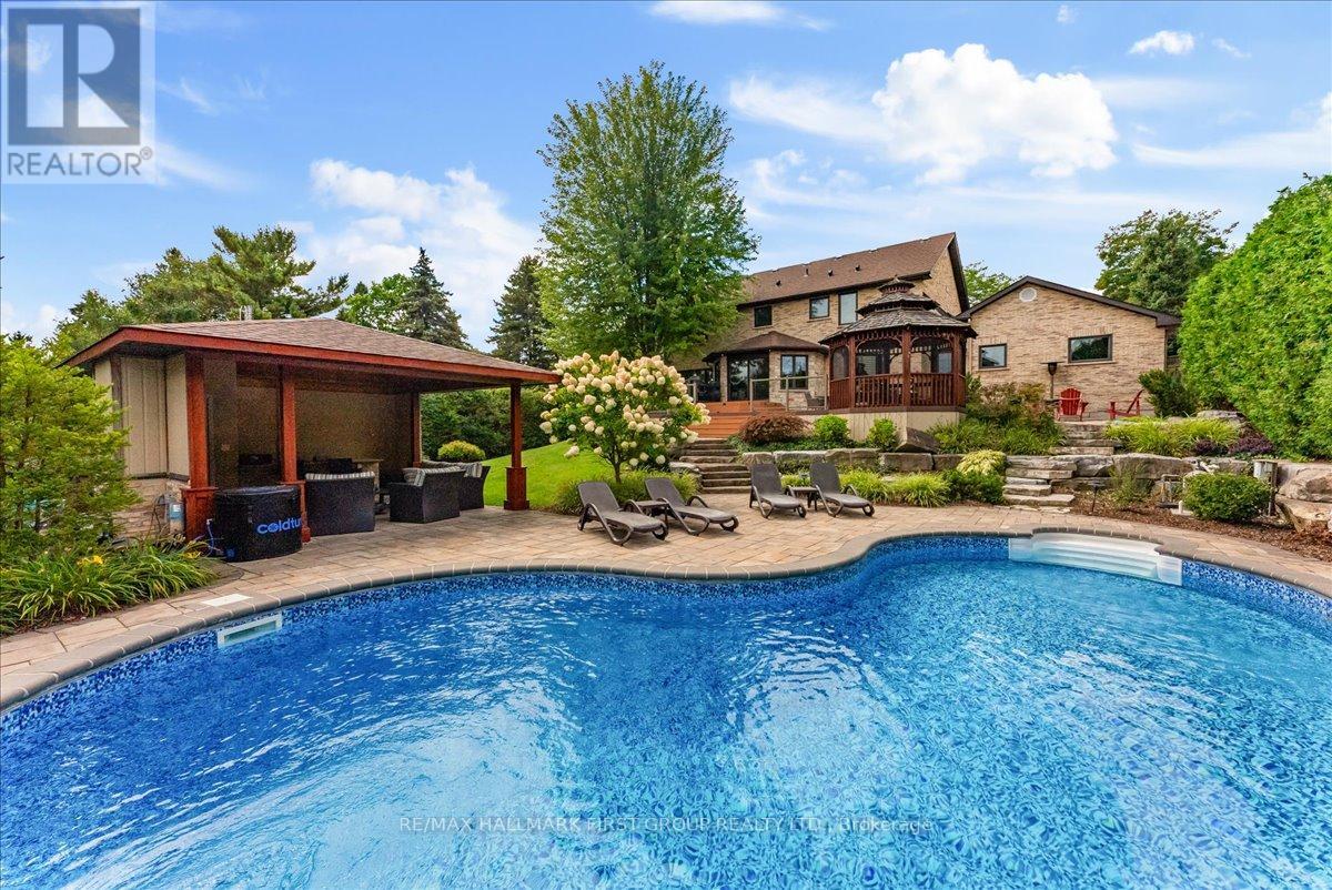 465 ROUGEMOUNT DRIVE - 43