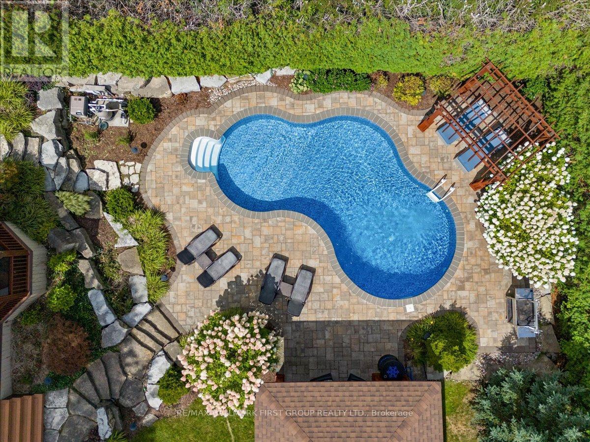 465 ROUGEMOUNT DRIVE - 47