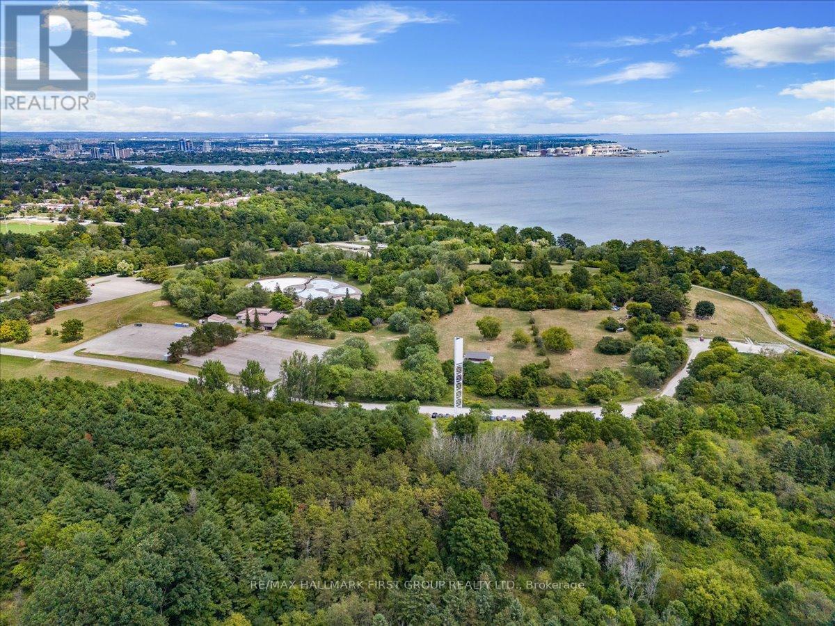 465 ROUGEMOUNT DRIVE - 49