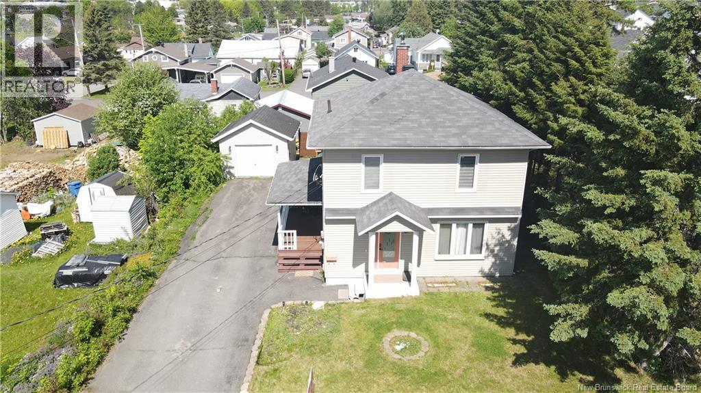 96 44e Avenue - 1