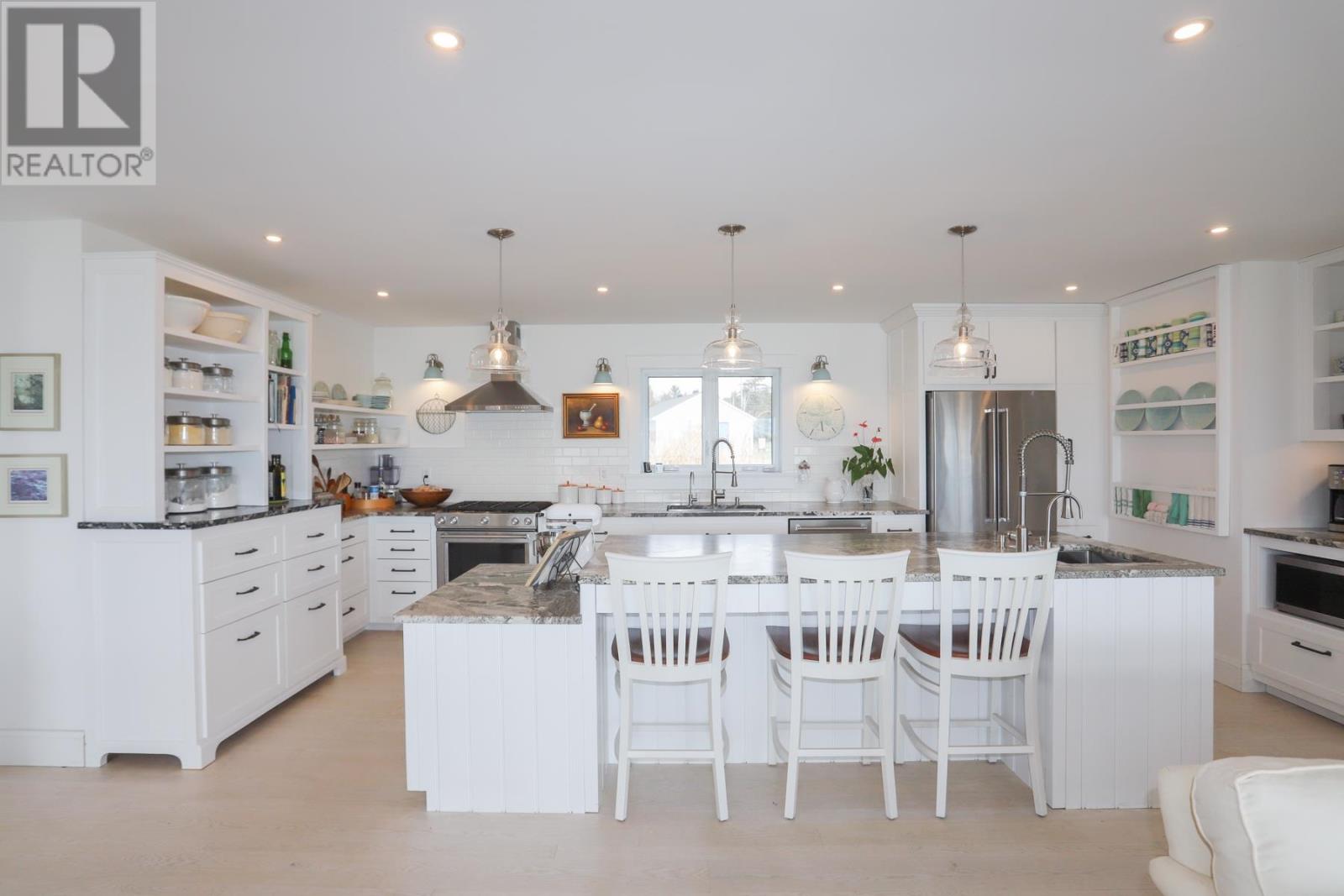 11 Mitchell ST - 15