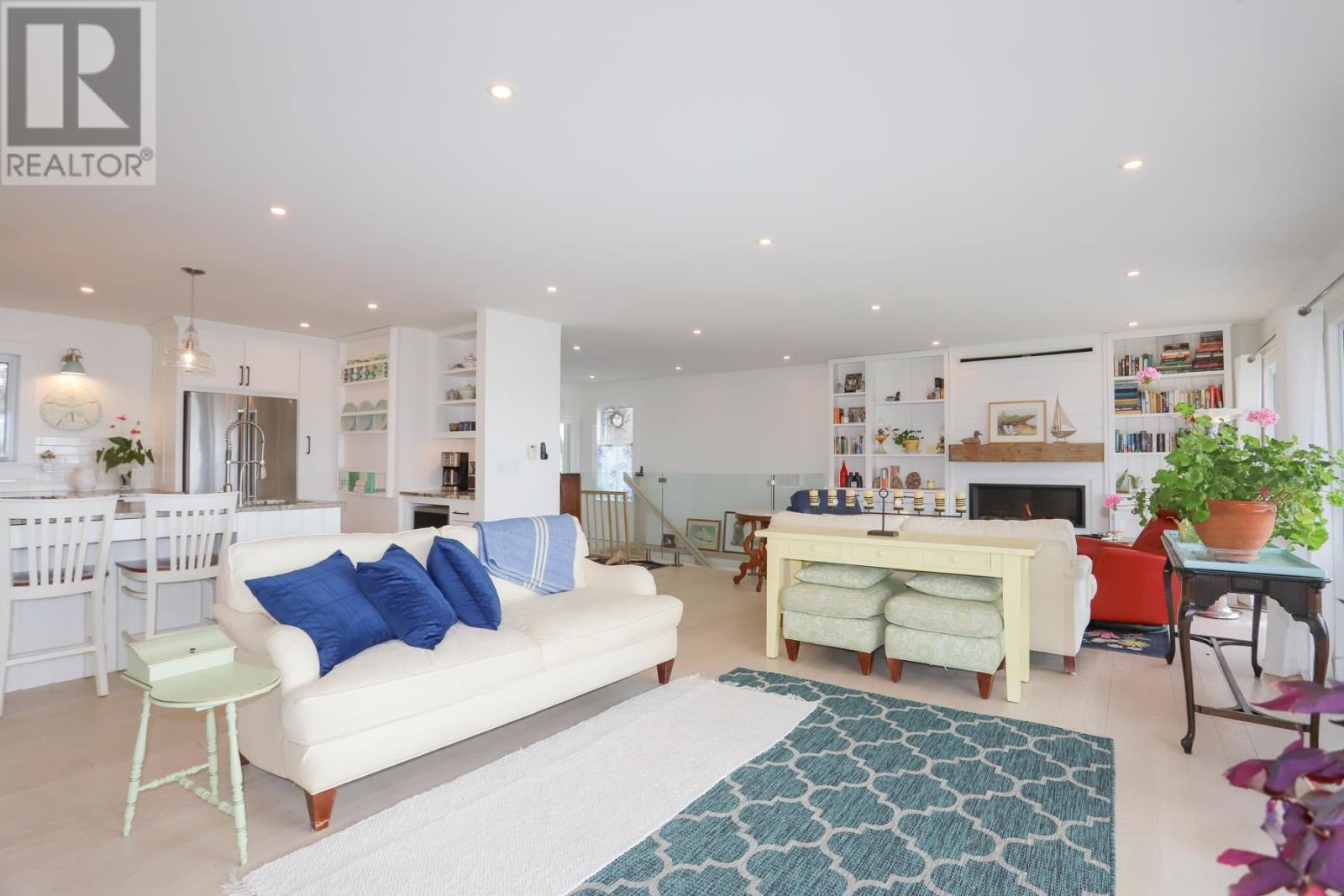 11 Mitchell ST - 19