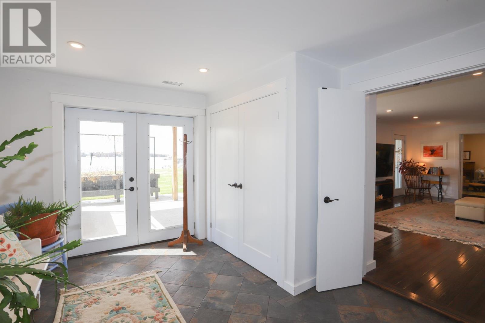 11 Mitchell ST - 28