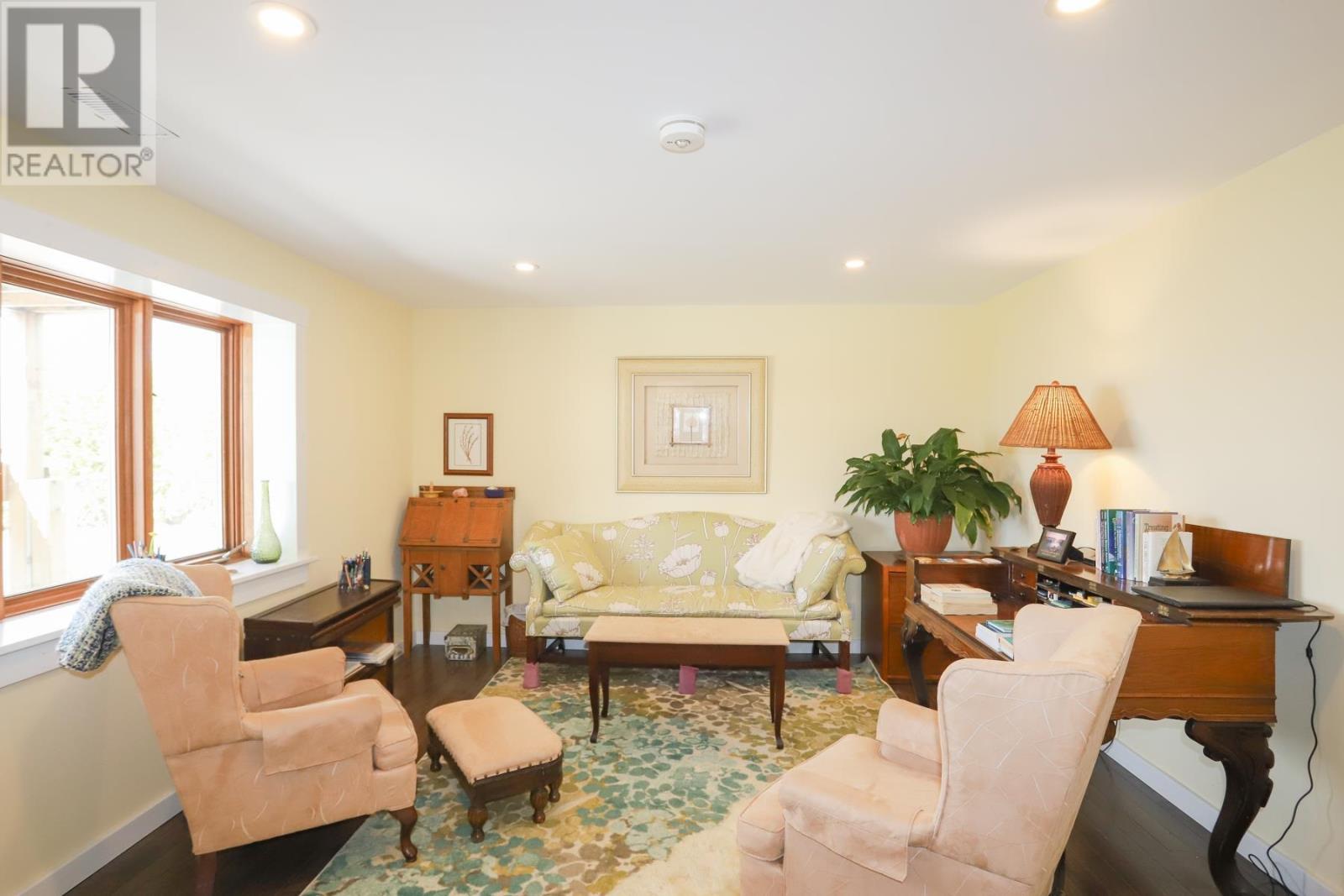 11 Mitchell ST - 33