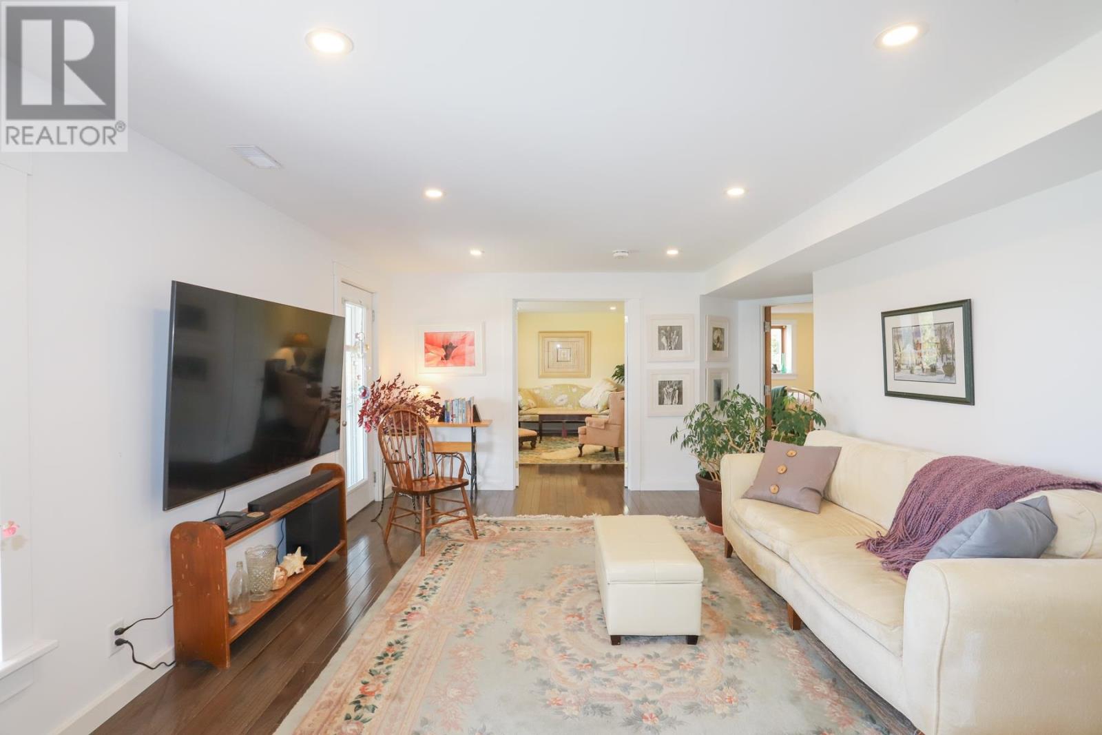 11 Mitchell ST - 30