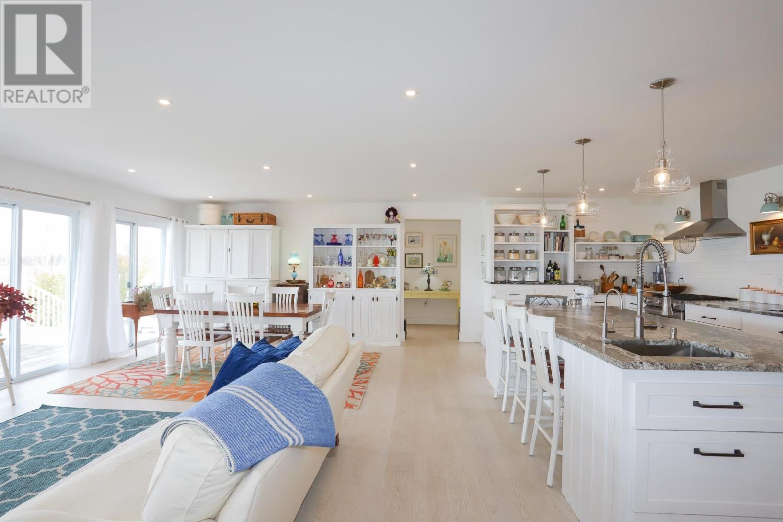 11 Mitchell ST - 8