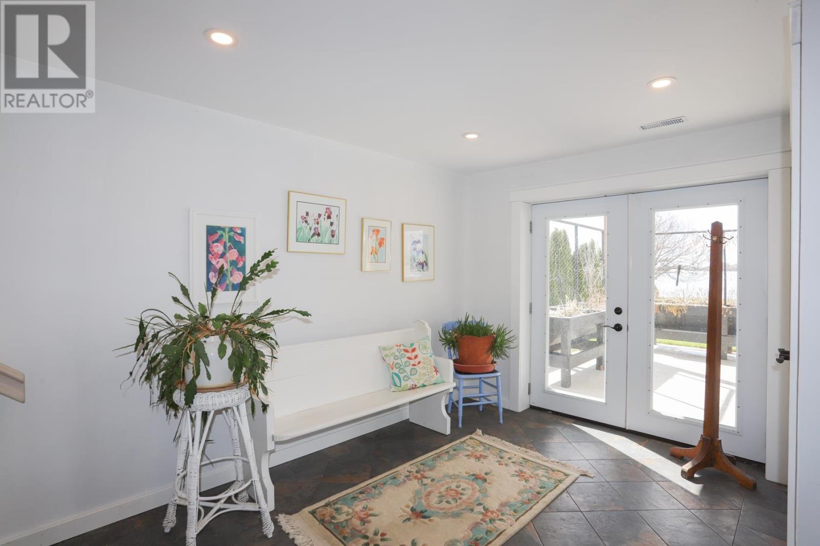 11 Mitchell ST - 27