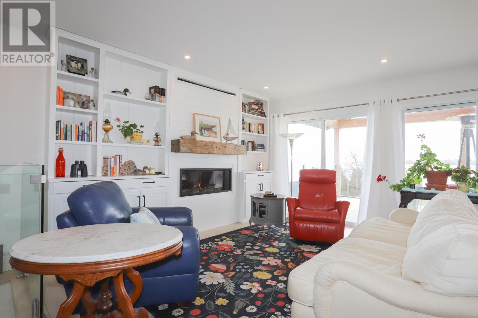 11 Mitchell ST - 6