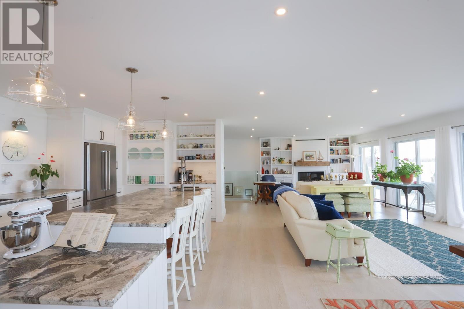 11 Mitchell ST - 20
