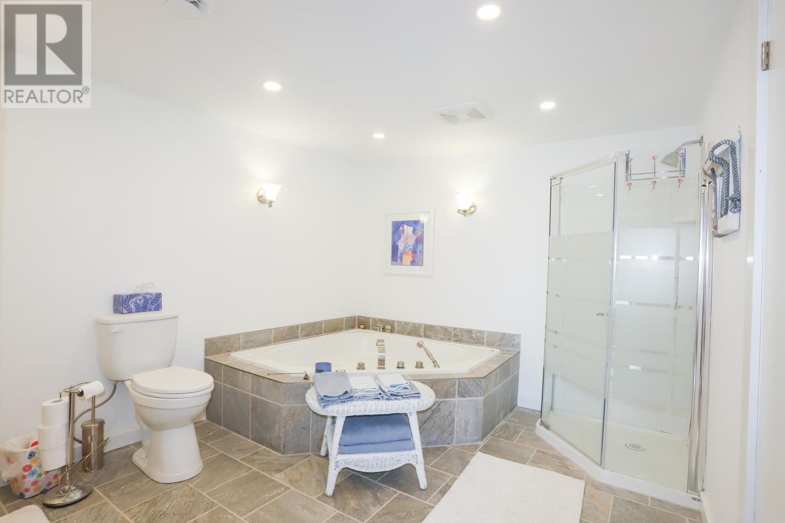 11 Mitchell ST - 36