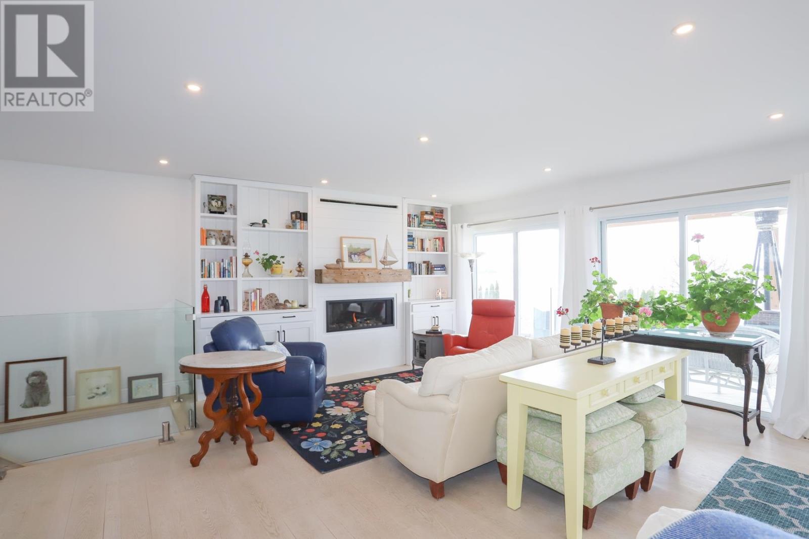 11 Mitchell ST - 7