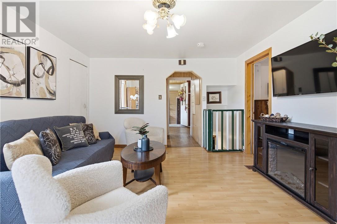 936 Bancroft Drive - 3