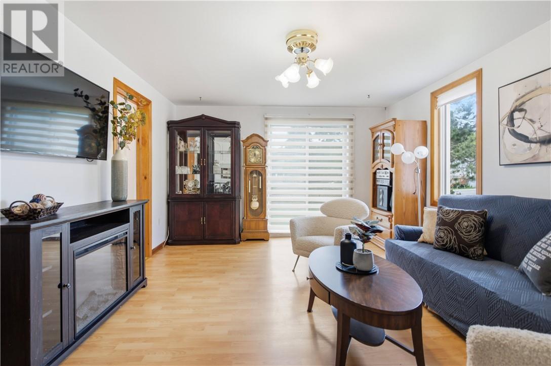 936 Bancroft Drive - 4