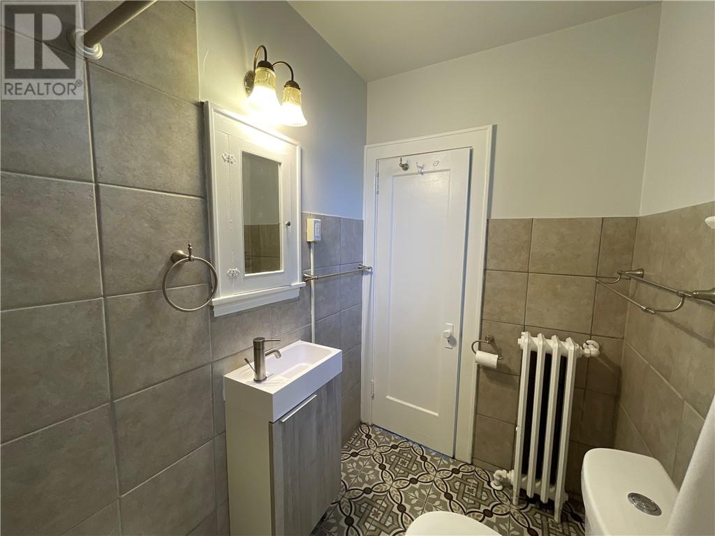 207 Pine - 18