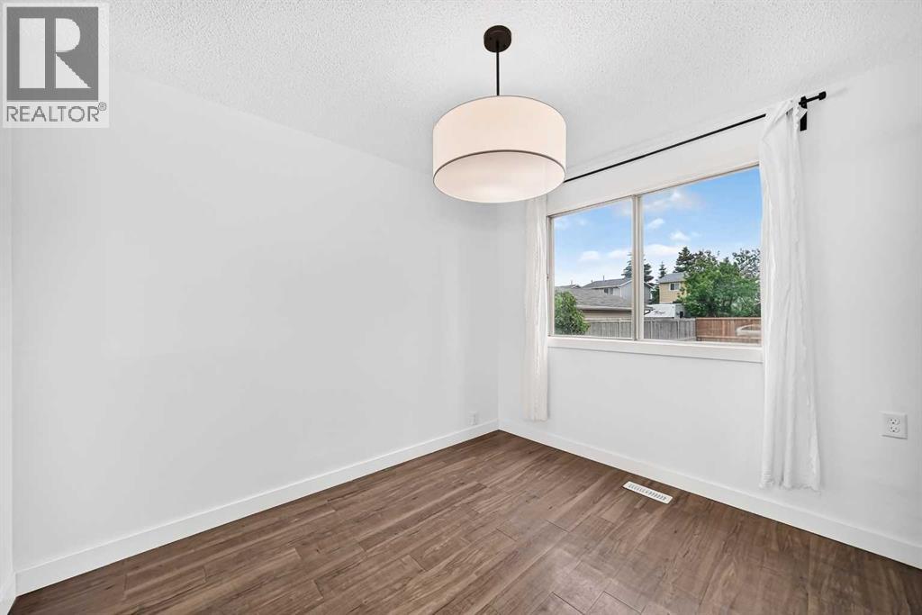 60 Erin Mount Crescent SE - 17