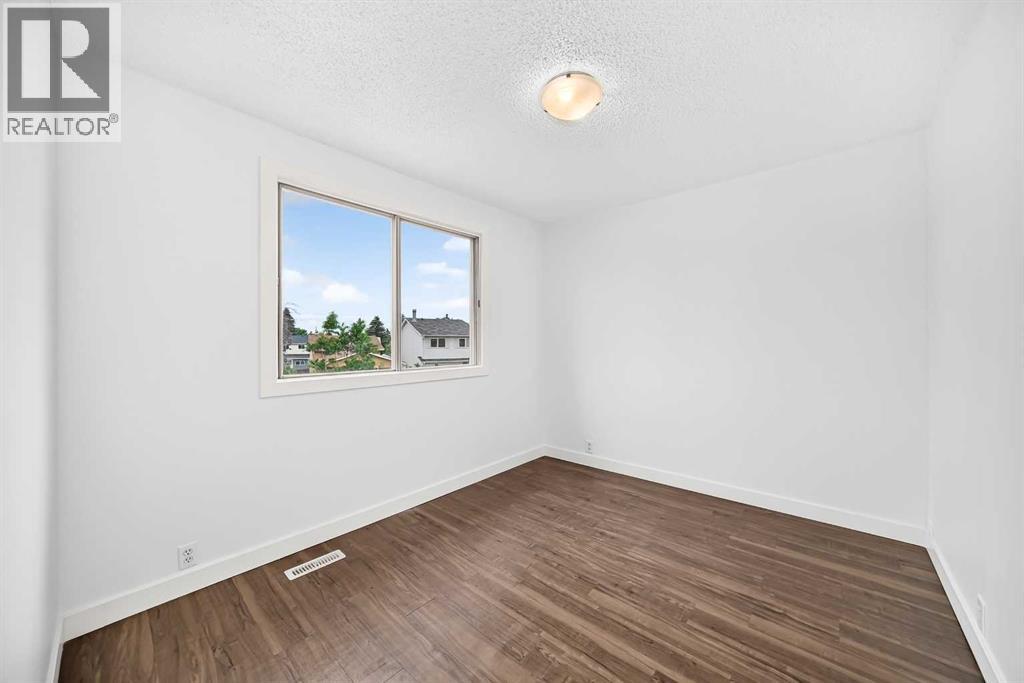 60 Erin Mount Crescent SE - 24