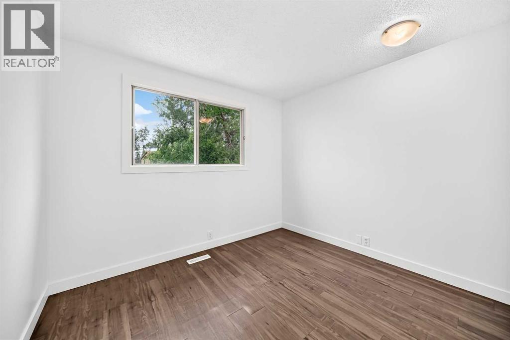 60 Erin Mount Crescent SE - 26